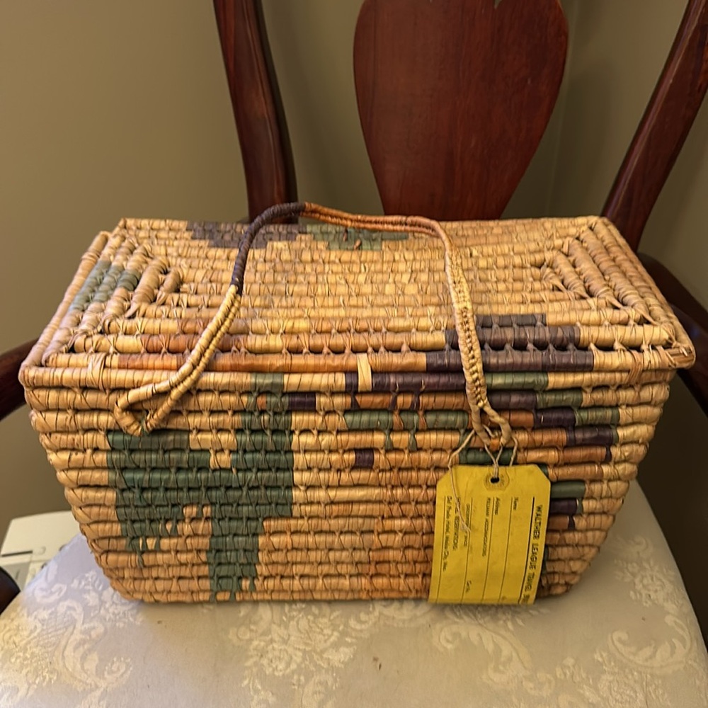 Gorgeous 1950s handmade, hand-painted woven bamboo, straw, wicker bag w/handles - Picture 3 of 13